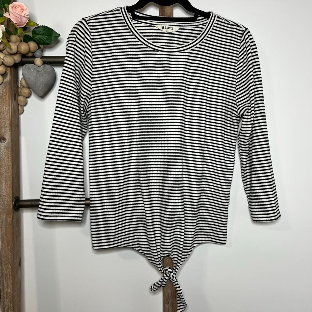 BB Dakota Black‎ White Striped Boat Neckline Shirt Tie Front Size Small - Picture 2 of 6
